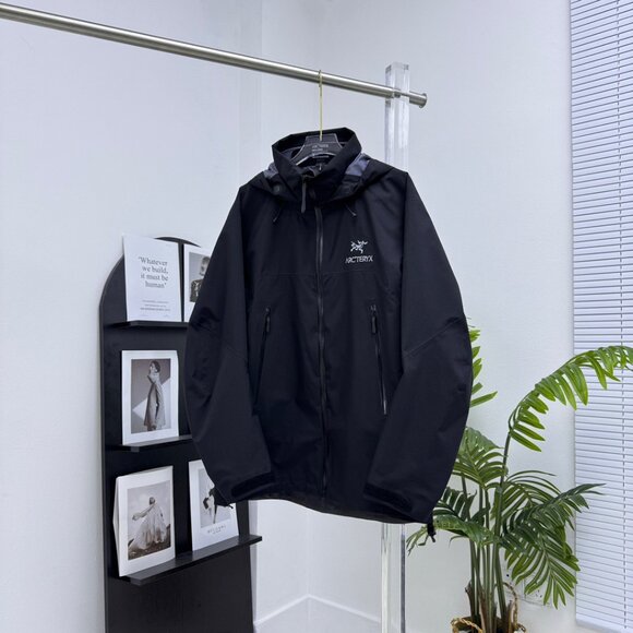 Arc'teryx Beta Black Jacket - Picture 3 of 9